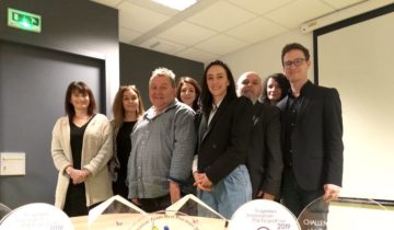 L'équipe de l'URSSAF et ses trophées